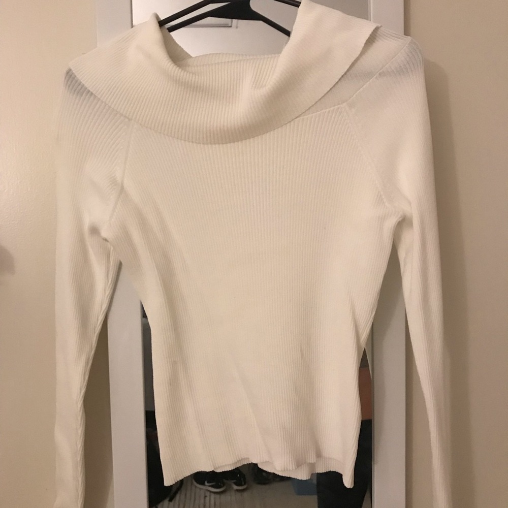 Ribbed white fold over shirt